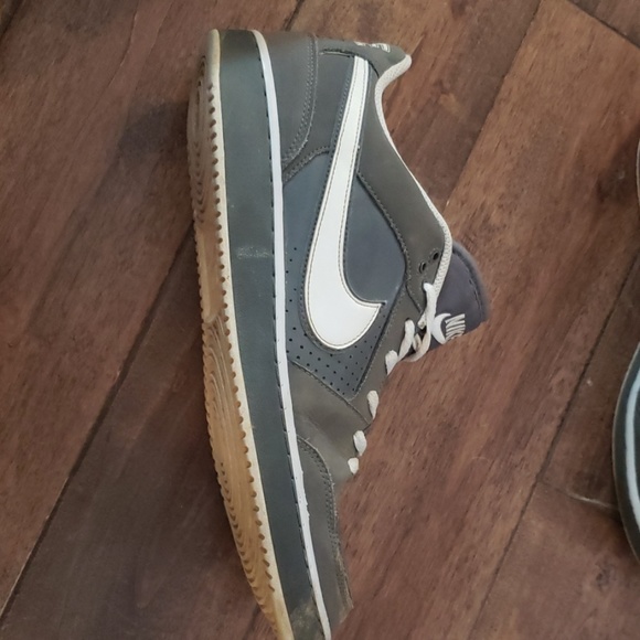 Nike shoes, mens size 9.5 - Picture 2 of 2